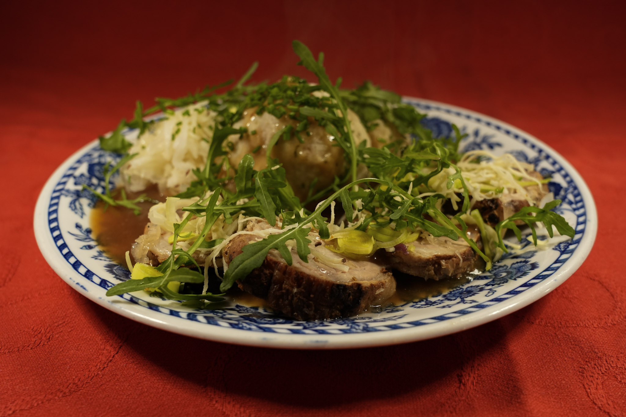 Schweinebraten mit Semmelknödel