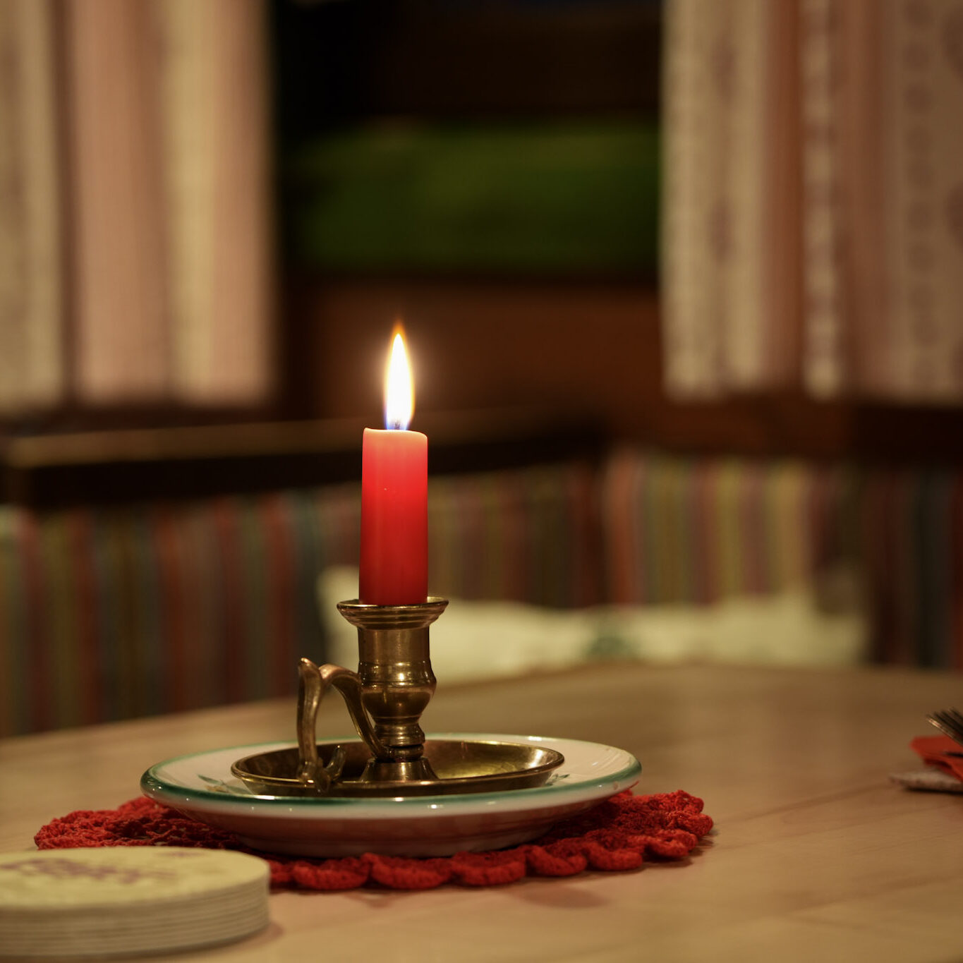 Kerze auf einem Tisch